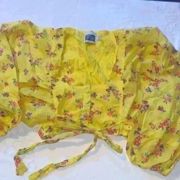 Reclaimed Vintage yellow floral button front bubble sleeve crop top - Picture 5 of 7